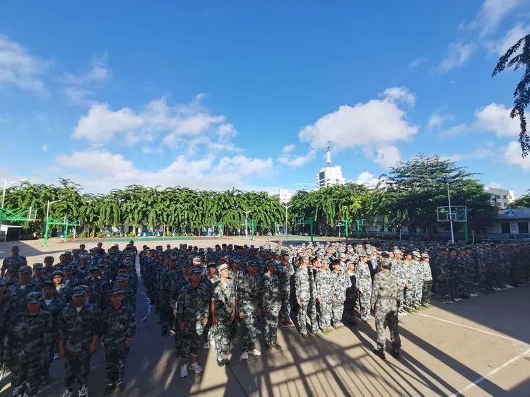 迷彩軍訓(xùn) 青春無(wú)悔