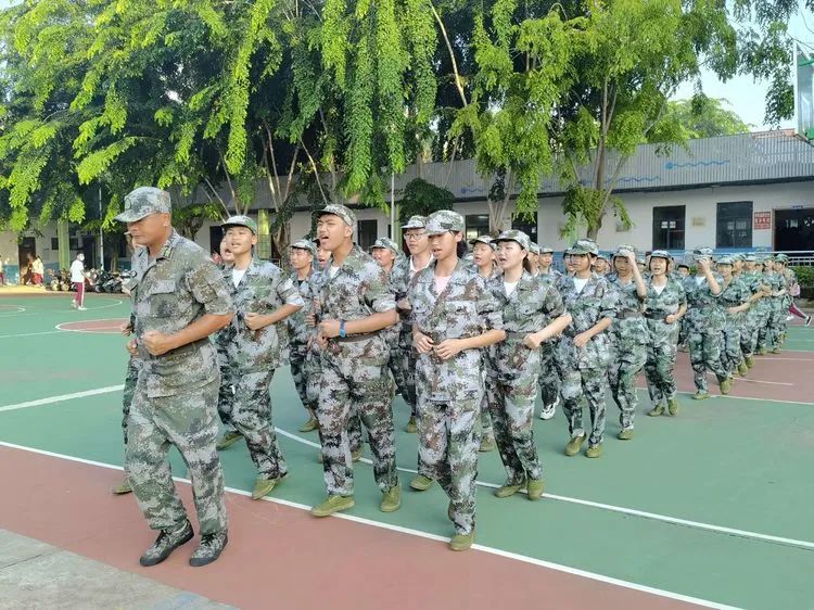 迷彩軍訓(xùn) 青春無(wú)悔