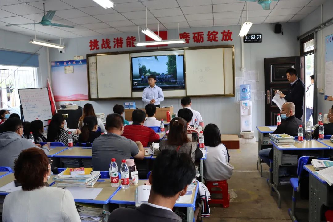 【校園動態(tài)】家校協(xié)力 共筑未來——?？邳S岡金盤高級中學召開高中部學生家長會