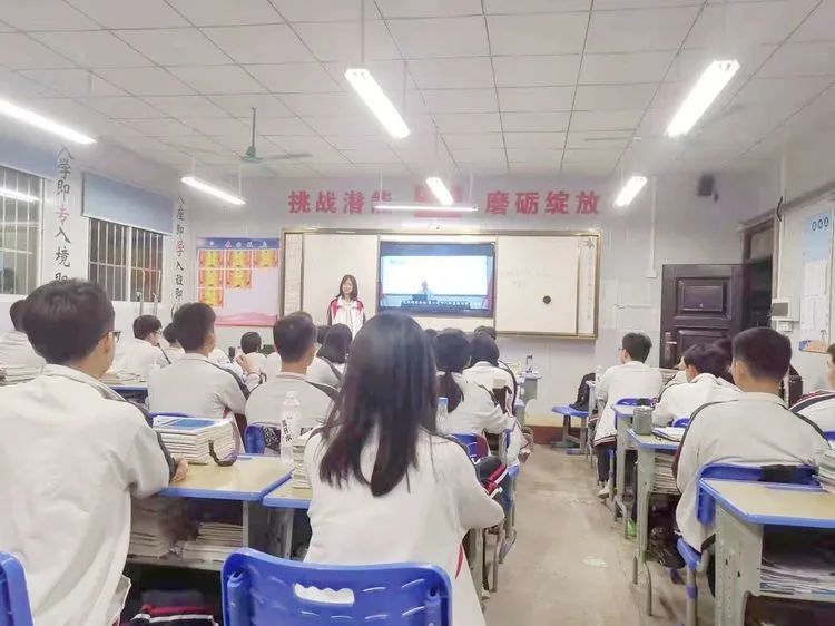【學(xué)生動(dòng)態(tài)】安全無(wú)小事 事關(guān)你我他——?？邳S岡金盤(pán)高級(jí)中學(xué)安全教育主題班會(huì)