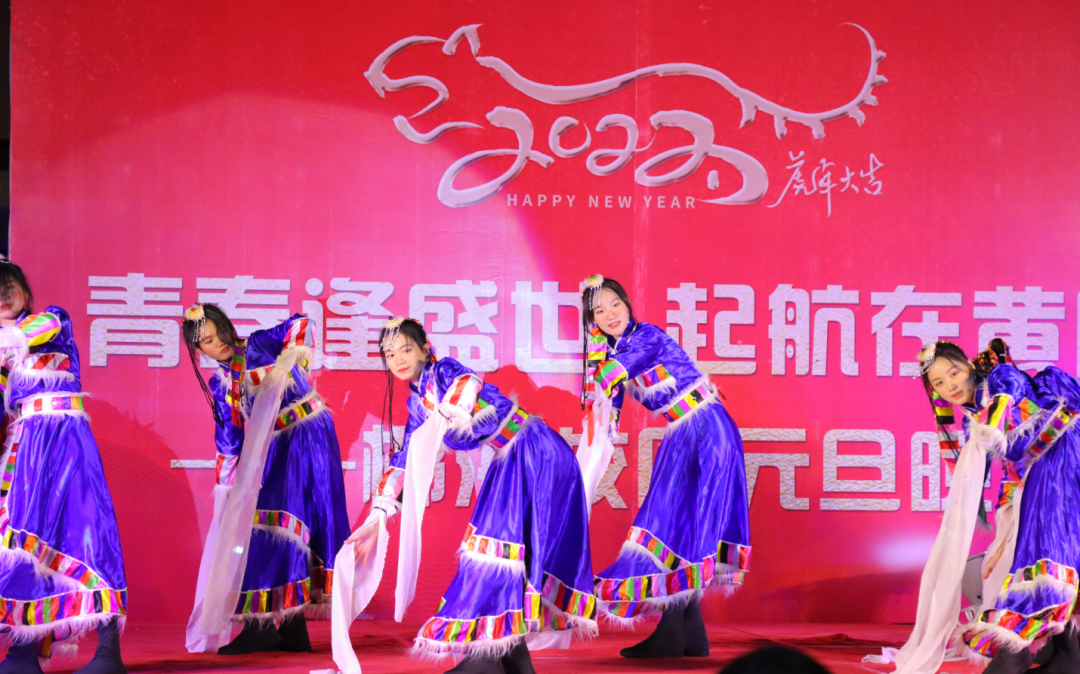 【校園新聞】青春逢盛世 起航在黃岡——?？邳S岡金盤高級中學(xué)2022椰海校區(qū)元旦晚會
