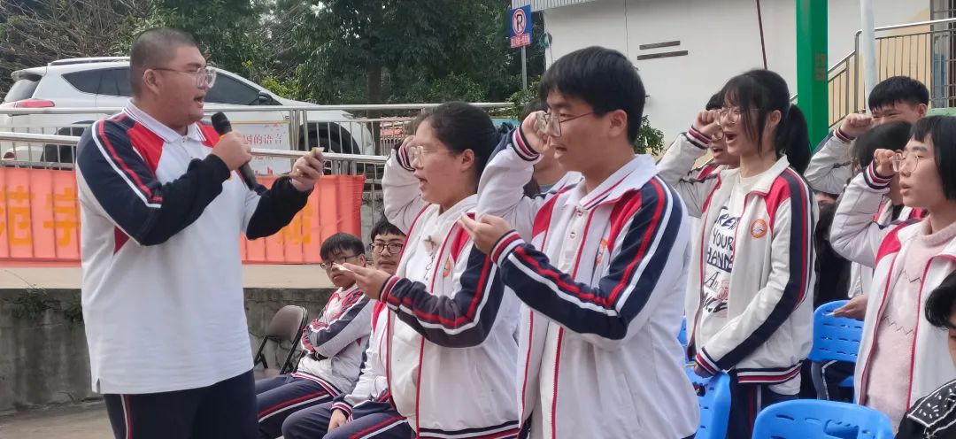 【校園新聞】決戰(zhàn)百日 誓創(chuàng)輝煌：?？邳S岡金盤高級(jí)中學(xué)舉行2022屆高考百日沖刺誓師大會(huì)