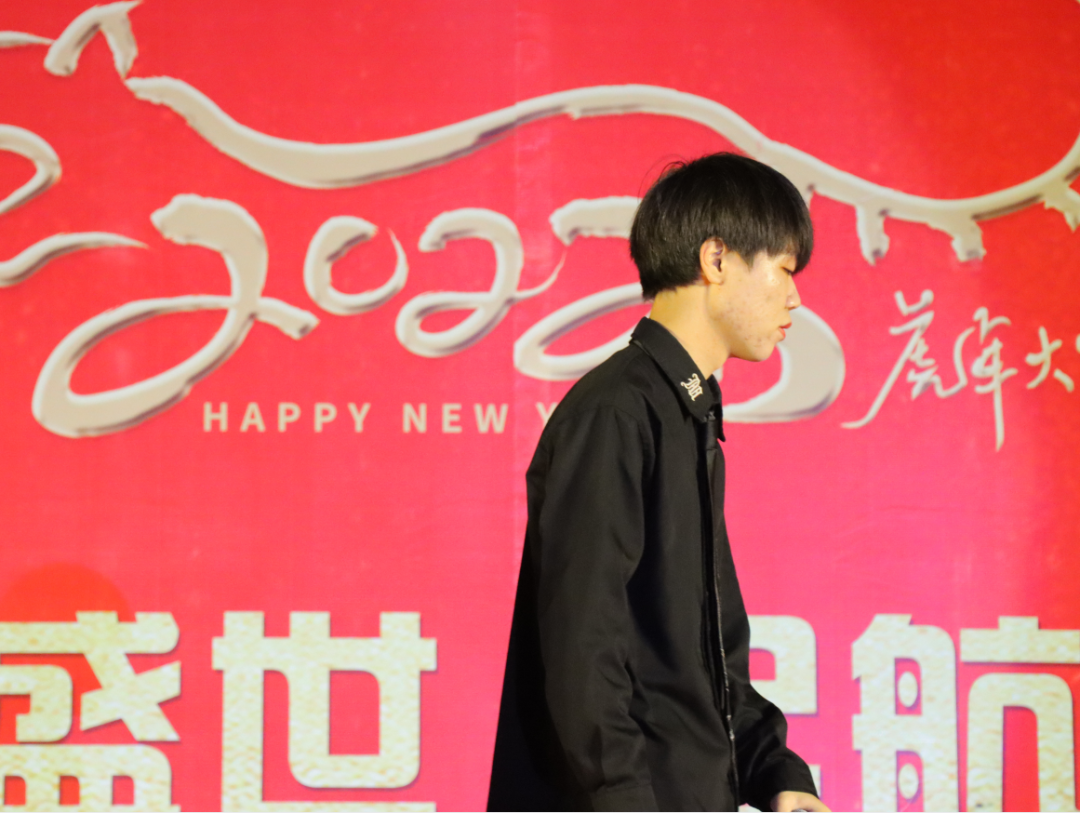 【校園新聞】青春逢盛世 起航在黃岡——?？邳S岡金盤高級中學(xué)2022椰海校區(qū)元旦晚會